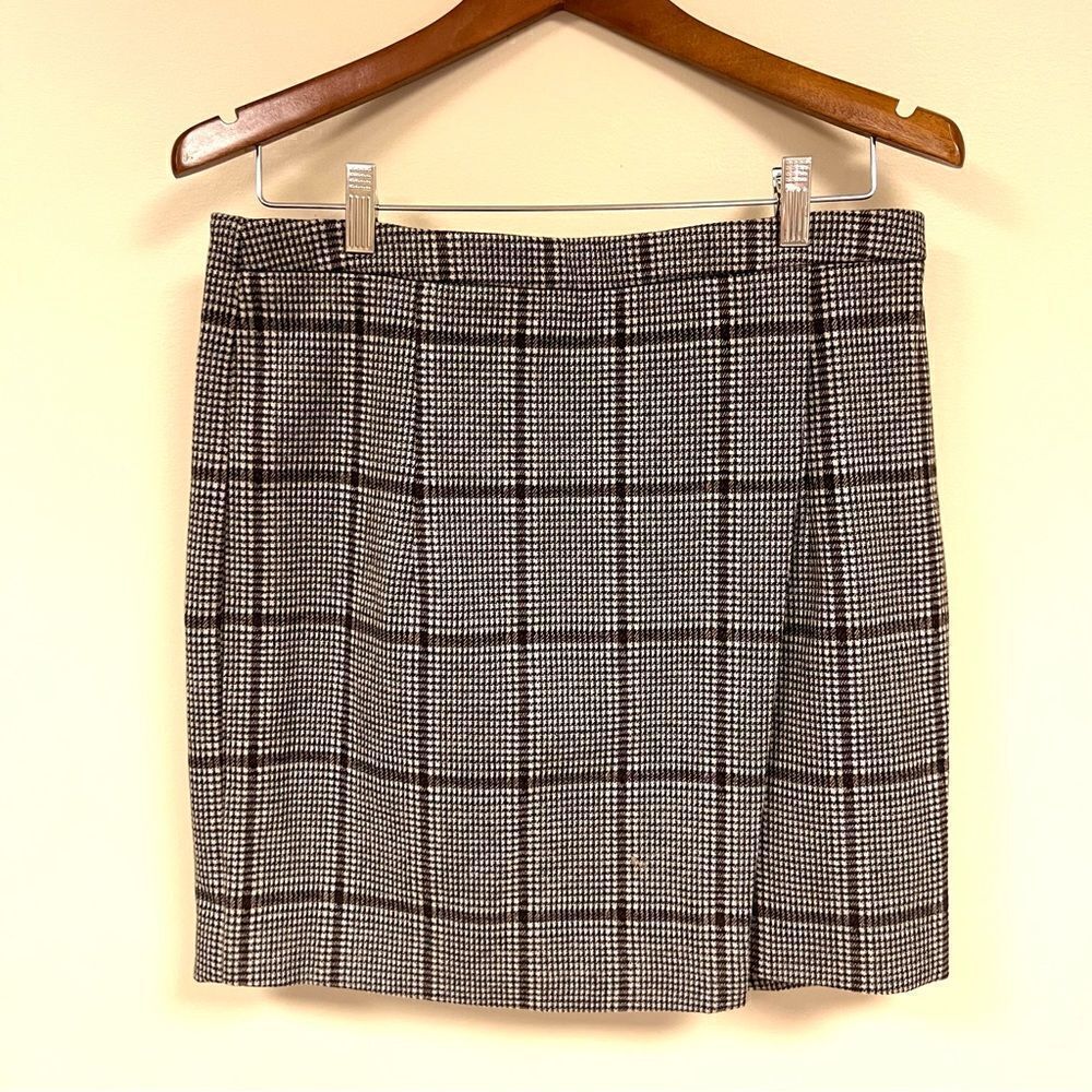 Heartloom plaid mini skirt.   Size M/L